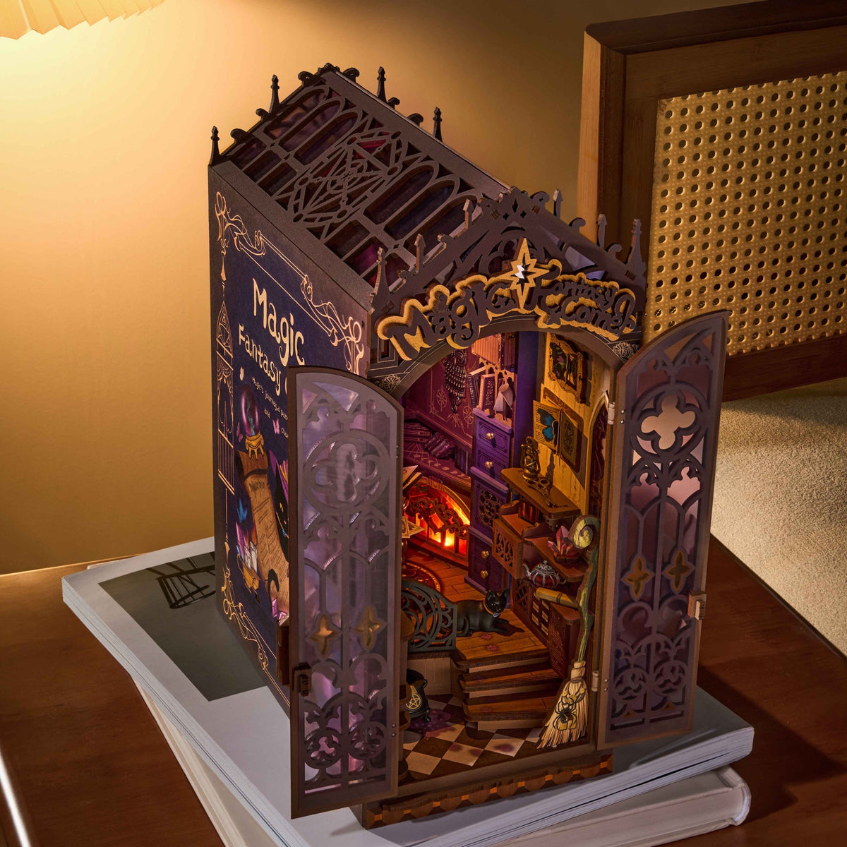 Diorama de bibliothèque de coin Rolife Magic Fantasy
