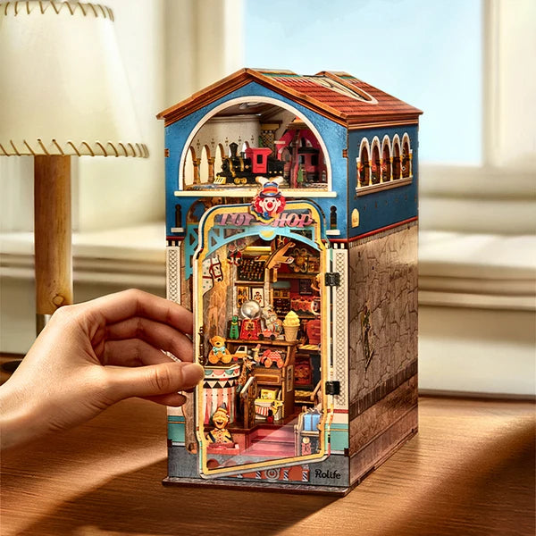 Miniature d'angle de bibliothèque Rolife Treasure Toy Shop à monter soi-même